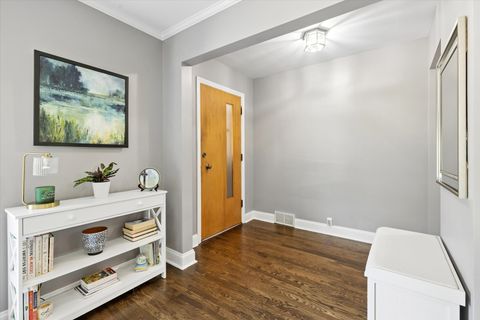 Tiny photo for 404 S See Gwun Avenue, Mount Prospect, IL 60056 (MLS # 12713688)