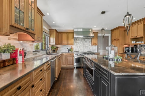 Tiny photo for 1960 Abbotsford Drive, Inverness, IL 60010 (MLS # 12687309)