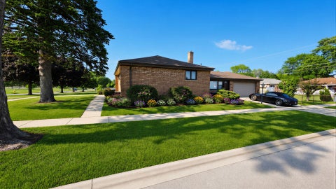 Tiny photo for 8201 N Washington Street, Niles, IL 60714 (MLS # 12670993)
