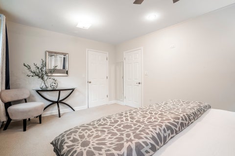 Tiny photo for 6925 N Ravenswood Avenue, Chicago, IL 60626 (MLS # 12765704)