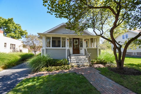 Photo of 805 N Dunton Avenue, Arlington Heights, IL 60004 (MLS # 12768272)