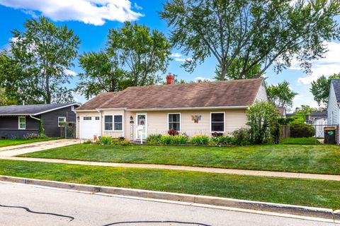 Photo of 121 E Briarwood Drive, Streamwood, IL 60107 (MLS # 12477962)