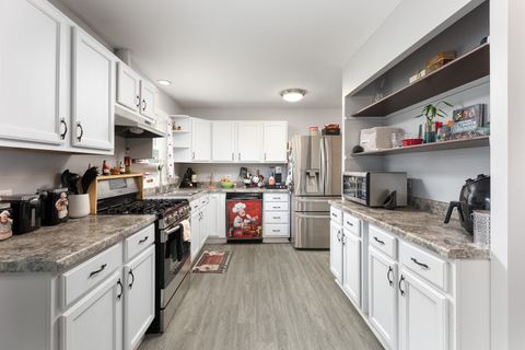 Tiny photo for 121 E Briarwood Drive, Streamwood, IL 60107 (MLS # 12477962)