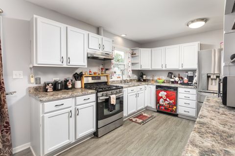 Tiny photo for 121 E Briarwood Drive, Streamwood, IL 60107 (MLS # 12477962)