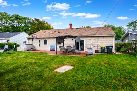 Tiny photo for 121 E Briarwood Drive, Streamwood, IL 60107 (MLS # 12477962)