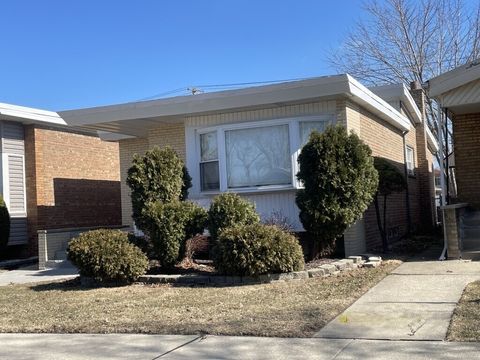 Tiny photo for 9035 S Oglesby Avenue, Chicago, IL 60617 (MLS # 12613641)