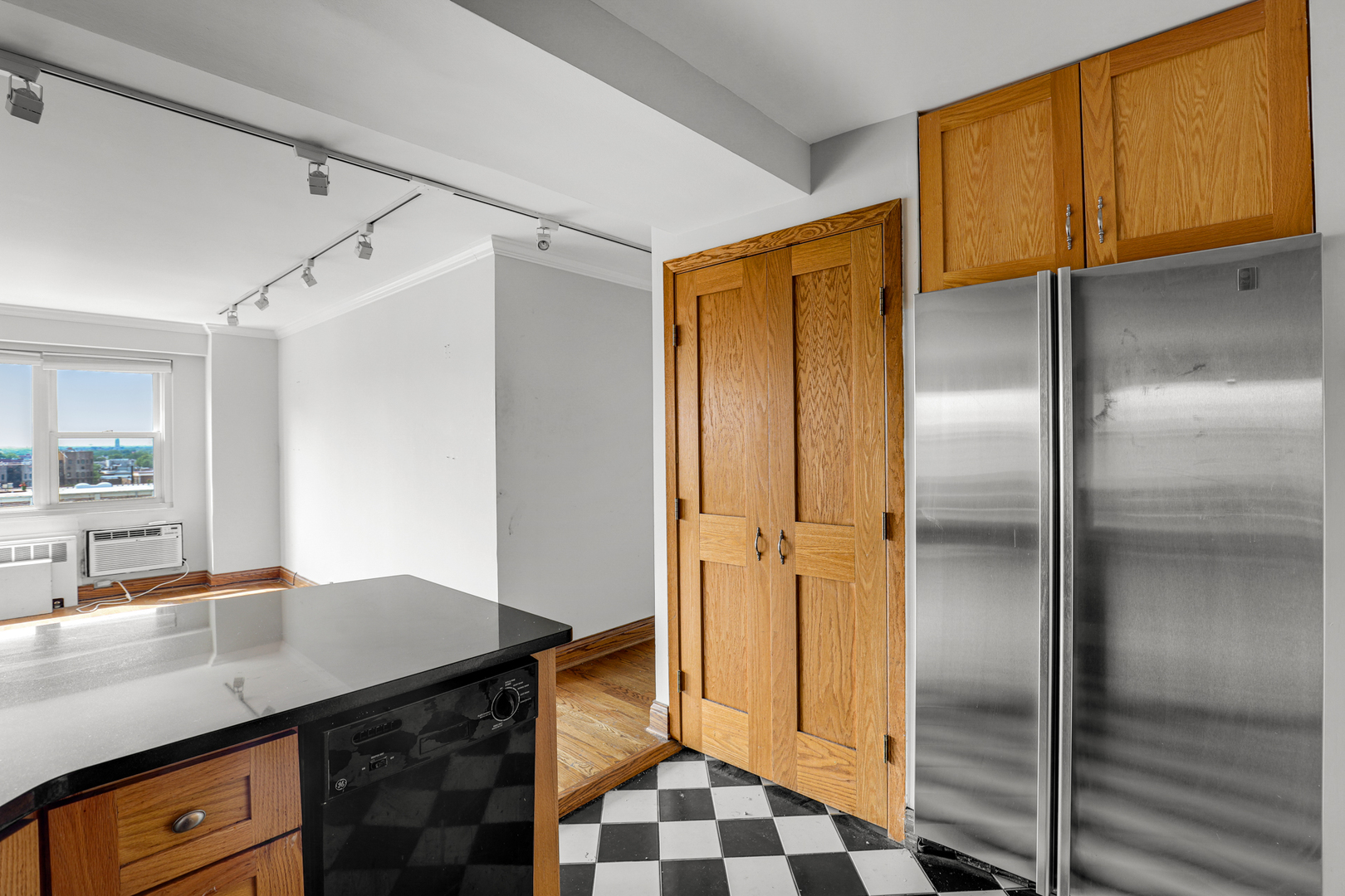 2909 N Sheridan Road 1105