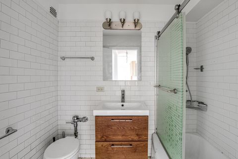 Tiny photo for 2909 N Sheridan Road #1105, Chicago, IL 60657 (MLS # 12454567)