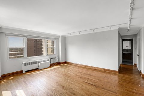Tiny photo for 2909 N Sheridan Road #1105, Chicago, IL 60657 (MLS # 12454567)