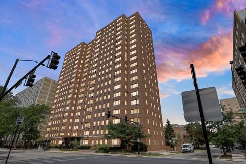 Photo of 2909 N Sheridan Road #1105, Chicago, IL 60657 (MLS # 12454567)