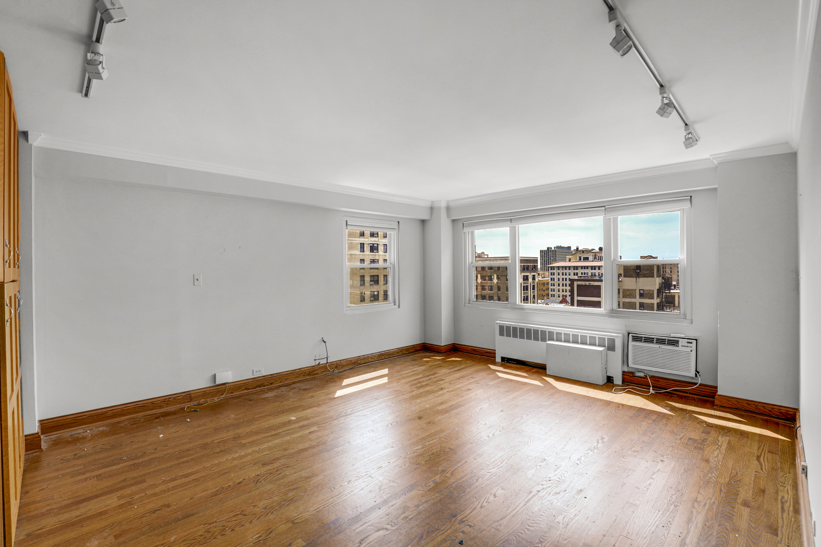 2909 N Sheridan Road 1105