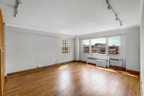 Tiny photo for 2909 N Sheridan Road #1105, Chicago, IL 60657 (MLS # 12454567)