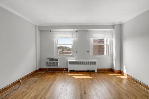 Tiny photo for 2909 N Sheridan Road #1105, Chicago, IL 60657 (MLS # 12454567)