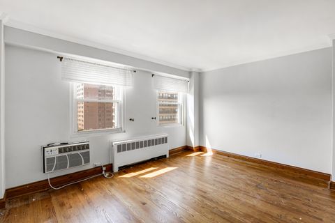 Tiny photo for 2909 N Sheridan Road #1105, Chicago, IL 60657 (MLS # 12454567)