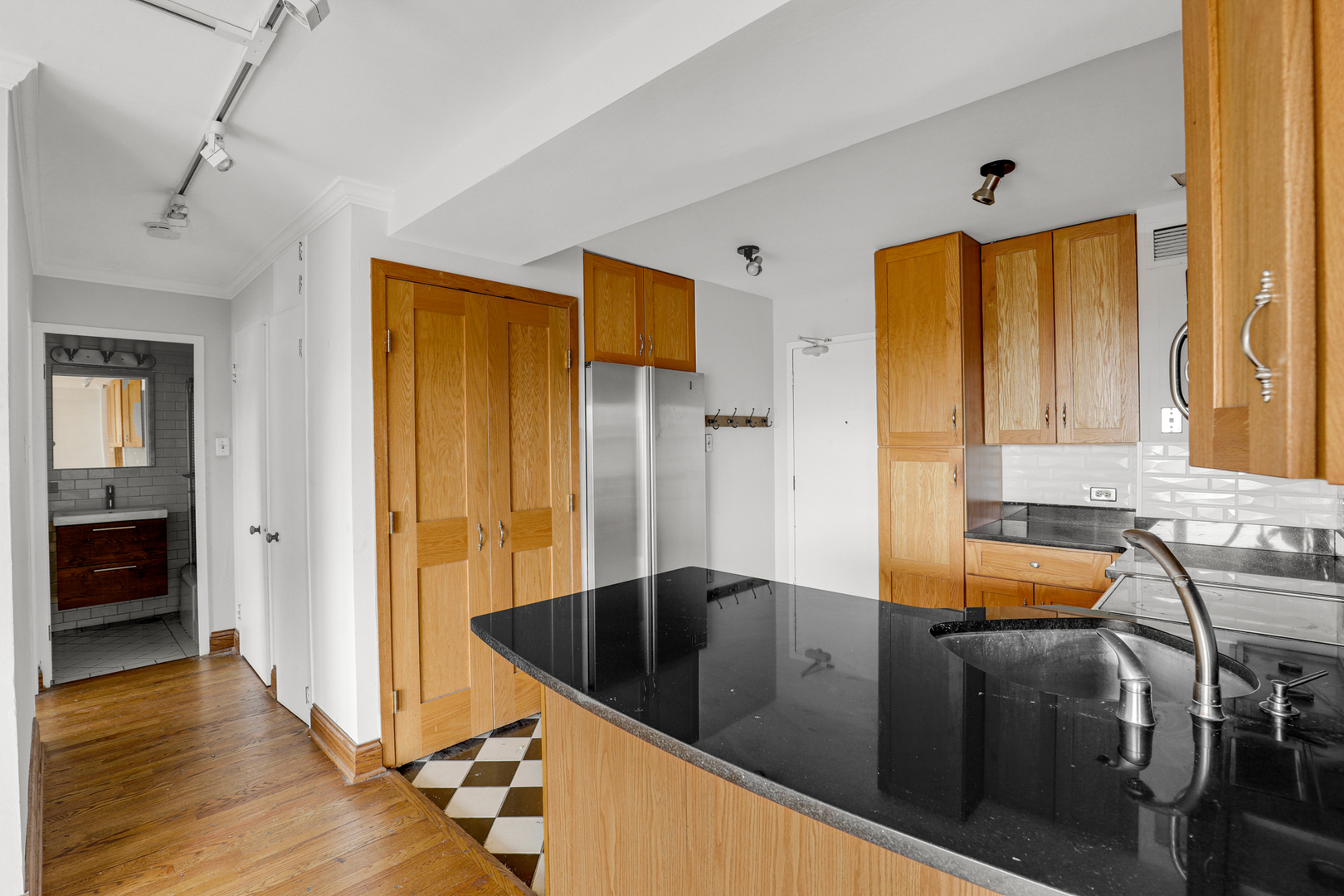 2909 N Sheridan Road 1105