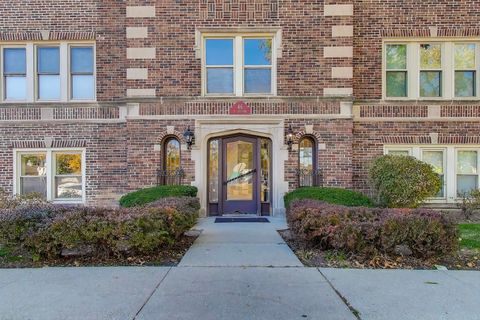 Tiny photo for 46 6th Avenue #GJ, La Grange, IL 60525 (MLS # 12541344)