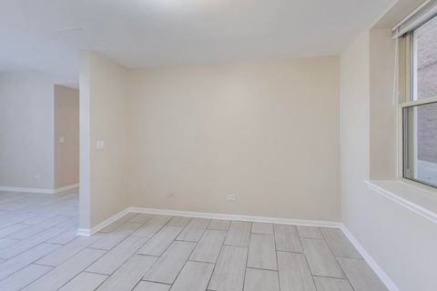 Tiny photo for 46 6th Avenue #GJ, La Grange, IL 60525 (MLS # 12541344)