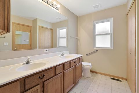 Tiny photo for 2 Danbury Court, Lake In The Hills, IL 60156 (MLS # 12535430)