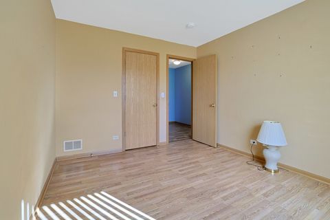 Tiny photo for 2 Danbury Court, Lake In The Hills, IL 60156 (MLS # 12535430)