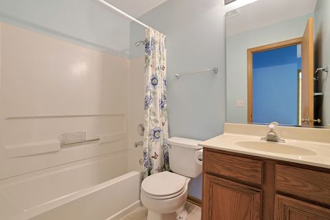 Tiny photo for 2 Danbury Court, Lake In The Hills, IL 60156 (MLS # 12535430)