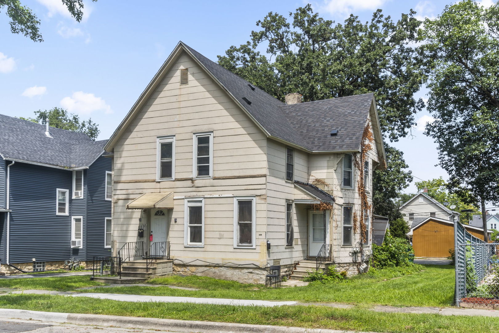 657 WHITLEY Avenue