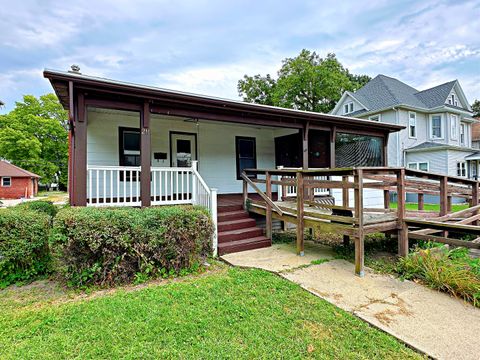 Photo of 211 S Bloomington Street, Streator, IL 61364 (MLS # 12461767)