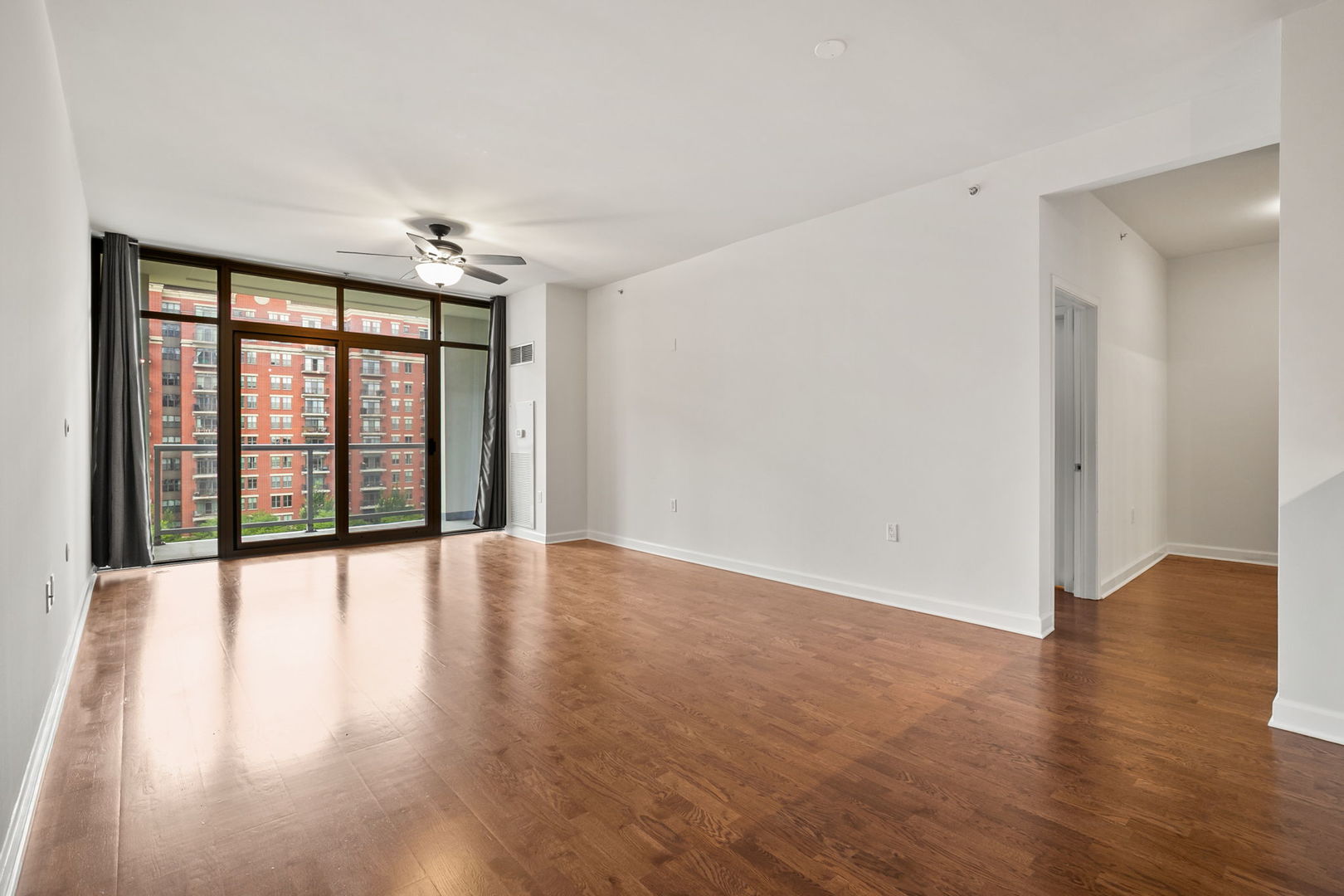 1235 S Prairie Avenue 807