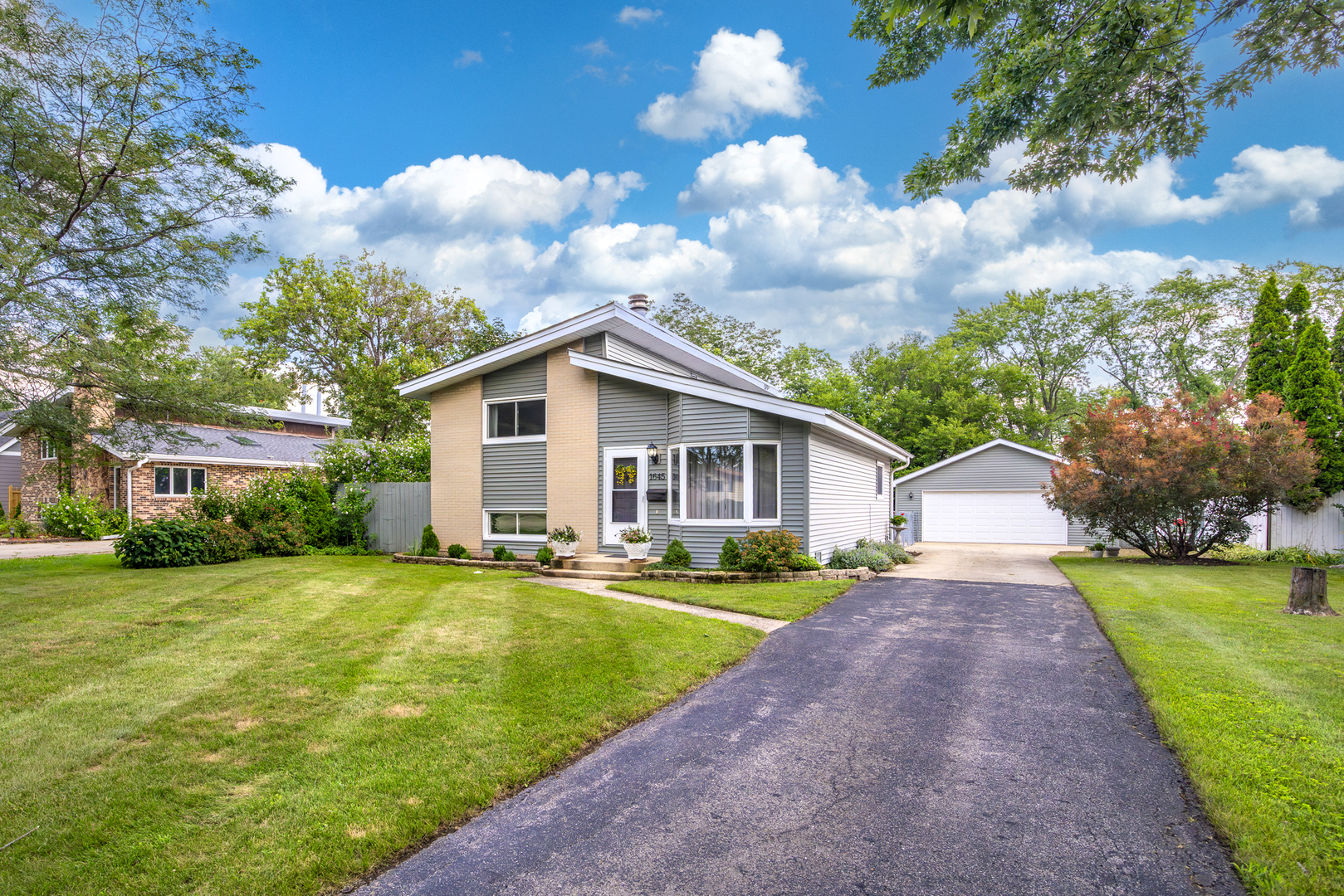 1645 Larry Lane
