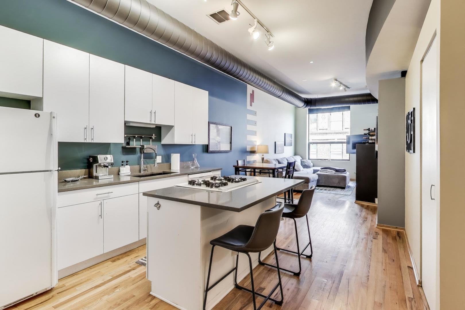 910 S MICHIGAN Avenue 1005