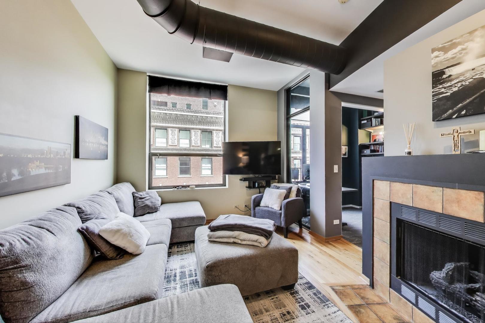 910 S MICHIGAN Avenue 1005