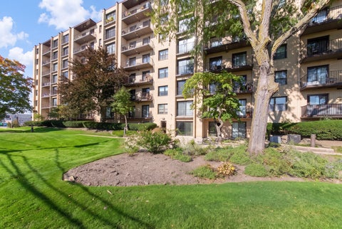 Tiny photo for 4601 W Touhy Avenue #506, Lincolnwood, IL 60712 (MLS # 12793116)