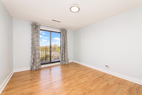 Tiny photo for 4601 W Touhy Avenue #506, Lincolnwood, IL 60712 (MLS # 12793116)