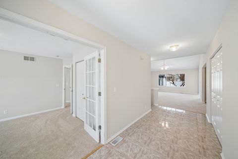 Tiny photo for 233 Spring Court, North Aurora, IL 60542 (MLS # 12626837)