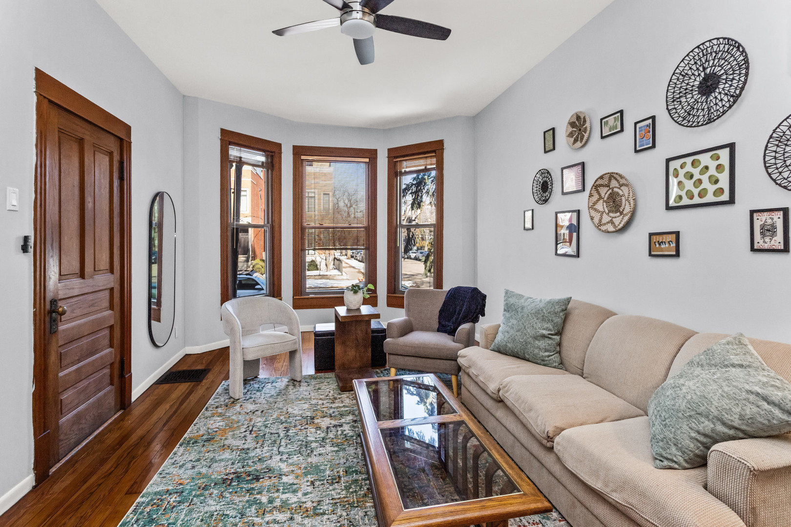 1033 W Wellington Avenue