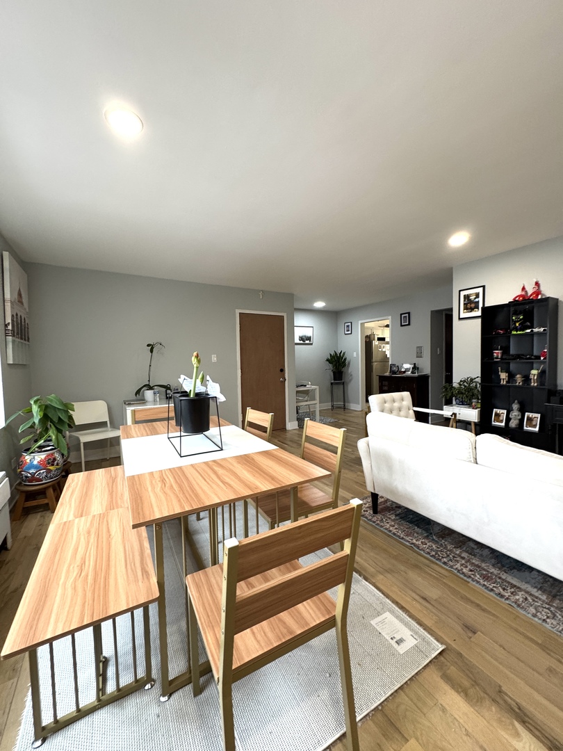 6141 N Seeley Avenue 1D