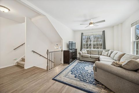 Tiny photo for 1424 S FAIRFIELD Avenue #1424, Lombard, IL 60148 (MLS # 12562024)