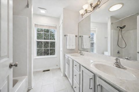 Tiny photo for 1424 S FAIRFIELD Avenue #1424, Lombard, IL 60148 (MLS # 12562024)