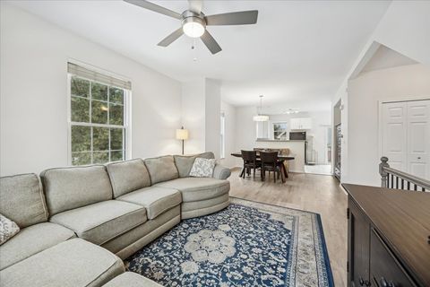 Tiny photo for 1424 S FAIRFIELD Avenue #1424, Lombard, IL 60148 (MLS # 12562024)