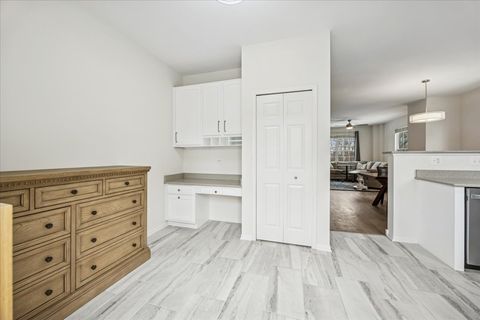 Tiny photo for 1424 S FAIRFIELD Avenue #1424, Lombard, IL 60148 (MLS # 12562024)