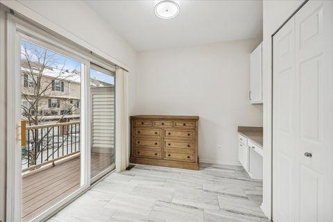 Tiny photo for 1424 S FAIRFIELD Avenue #1424, Lombard, IL 60148 (MLS # 12562024)