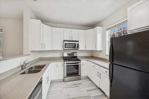 Tiny photo for 1424 S FAIRFIELD Avenue #1424, Lombard, IL 60148 (MLS # 12562024)