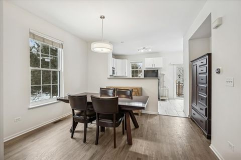 Tiny photo for 1424 S FAIRFIELD Avenue #1424, Lombard, IL 60148 (MLS # 12562024)