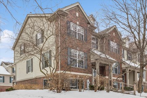 Tiny photo for 1424 S FAIRFIELD Avenue #1424, Lombard, IL 60148 (MLS # 12562024)