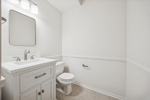 Tiny photo for 1424 S FAIRFIELD Avenue #1424, Lombard, IL 60148 (MLS # 12562024)