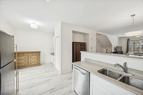 Tiny photo for 1424 S FAIRFIELD Avenue #1424, Lombard, IL 60148 (MLS # 12562024)