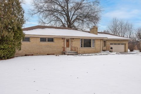 Photo of 1927 Warrenville Road, Lisle, IL 60532 (MLS # 12561969)