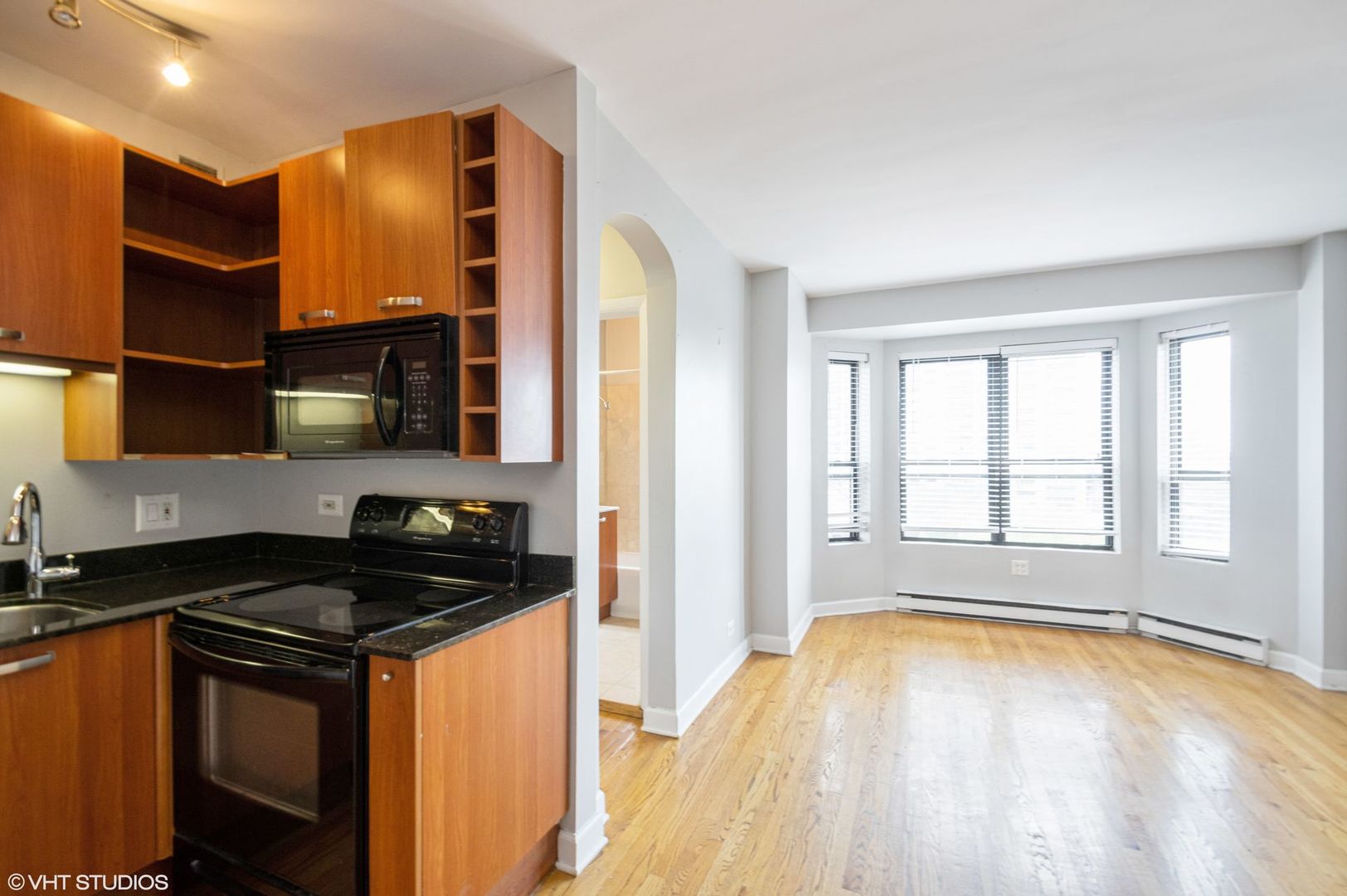 732 W Bittersweet Place 408