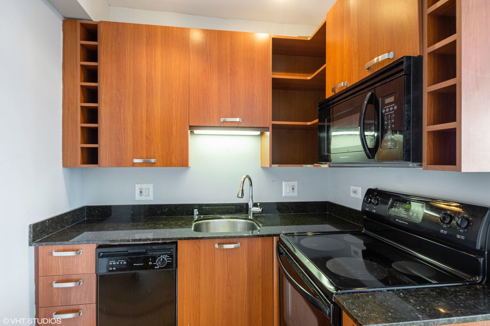 732 W Bittersweet Place 408