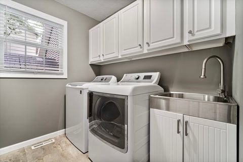 Tiny photo for 1502 Sweetbriar Drive, Bloomington, IL 61701 (MLS # 12477173)