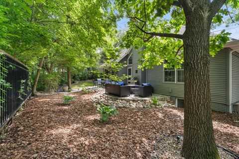 Tiny photo for 1502 Sweetbriar Drive, Bloomington, IL 61701 (MLS # 12477173)